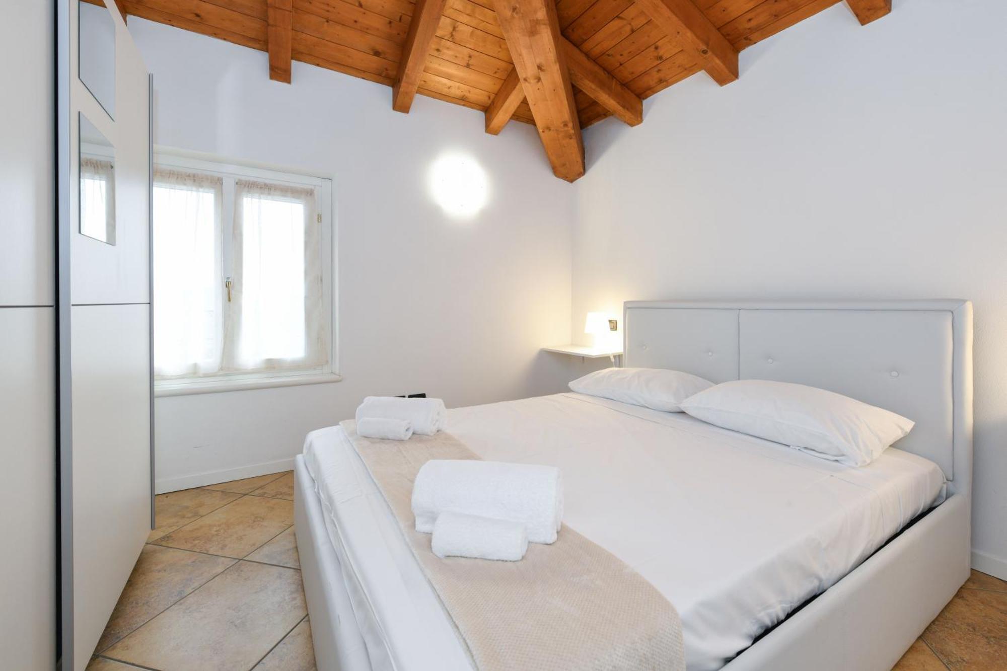 Wendy Apartment- Twobedroom & Pool & Parkprivatefree & Sports Desenzano del Garda Eksteriør billede